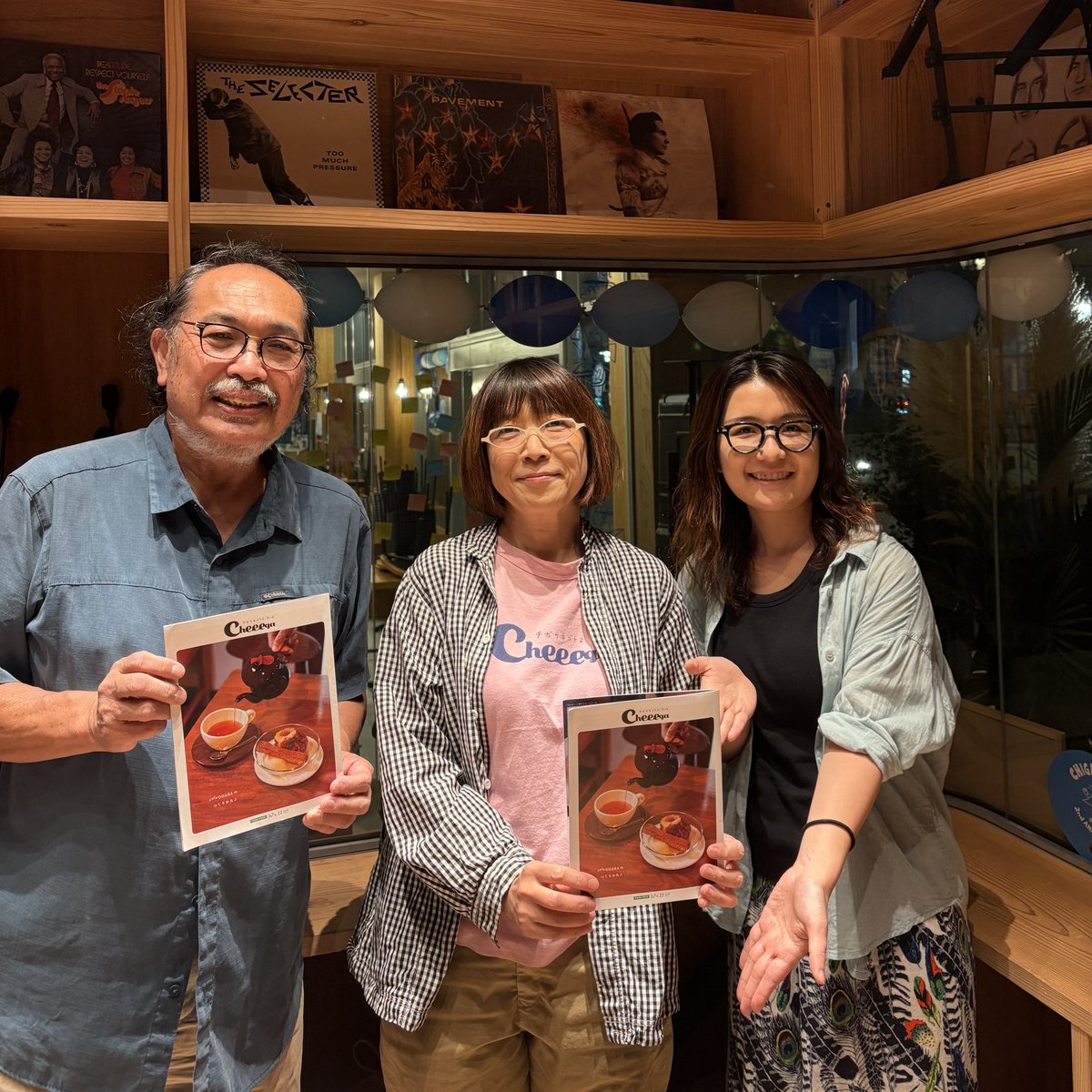 Chigasaki_FM's tweet photo. エボラジ5UP📻
本日は茅ヶ崎のフリーペーパー「cheeega」の編集長・小嶋あずささんをゲストにお迎えしました📖✒️
cheeegaは茅ヶ崎カフェ、茅ヶ崎市役所、ラスカ茅ヶ崎、ブランディン等に置かれていますよ👐
最新号をぜひチェックしてくださいね🌟
#茅ヶ崎FM
#エボラジ https://t.co/nmrPJP2OJ1
