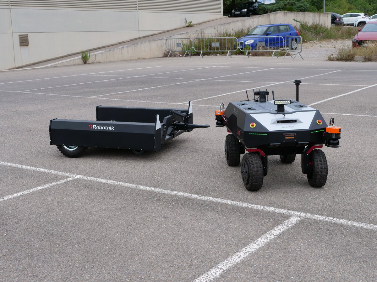 RobotnikRobots's tweet image. RB-VOGUI, an all-terrain mobile robot with high payload capacity 👉 develope your outdoor automation project robotnik.eu/products/mobil…