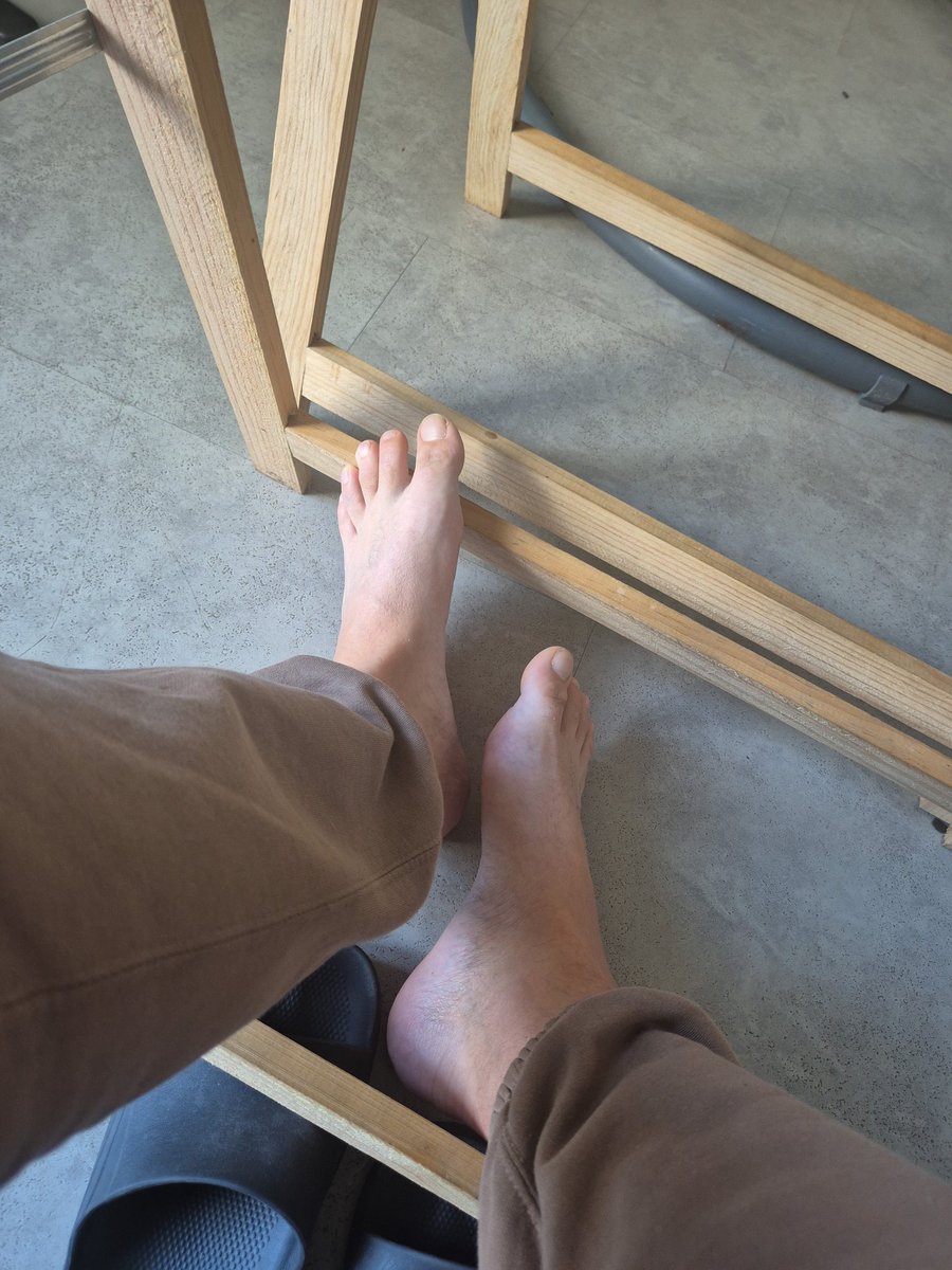 Cashmaster_Tone's tweet photo. Tous les moneyslaves à mes pieds pour mon anniversaire 💸💸 https://t.co/YCq3FlsPSX