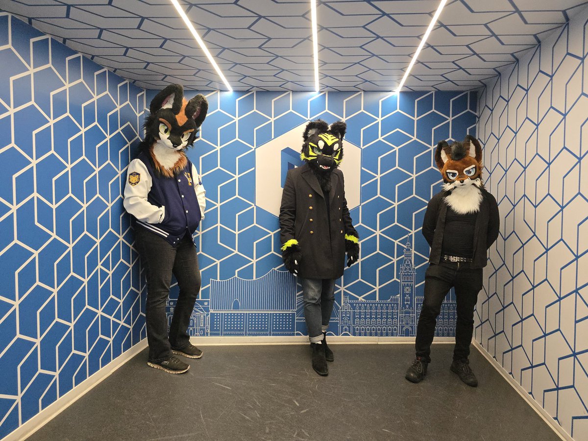 Wait wait, I mean, look how tall I am now! Museum of illusions was so much fun in Hamburg!