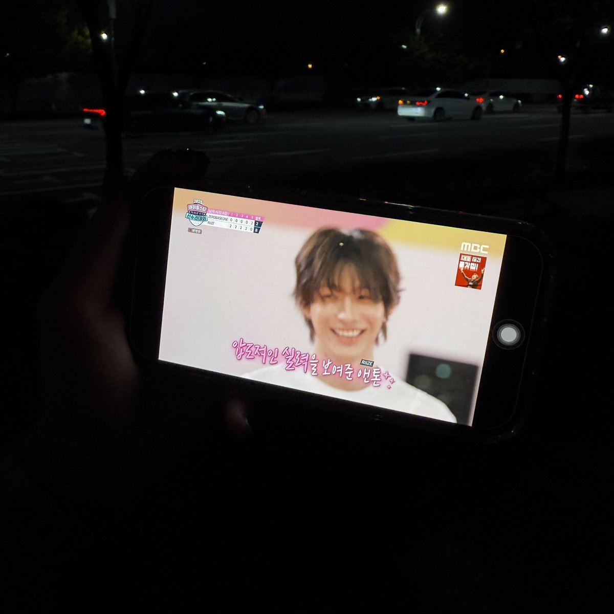 2chan0e's tweet image. #2025아이돌스타_선수권대회
#아육대본방사수
#RIIZE #앤톤 

아, 사격도 잘하면 어쮀
금매달도 어울리면 어쮀
앤톤 싸폴도 나한테 오면 어쮀
지화자. 💃🏻

라이즈 브리즈 뜬다.
사격 금메달 축하해 🥇