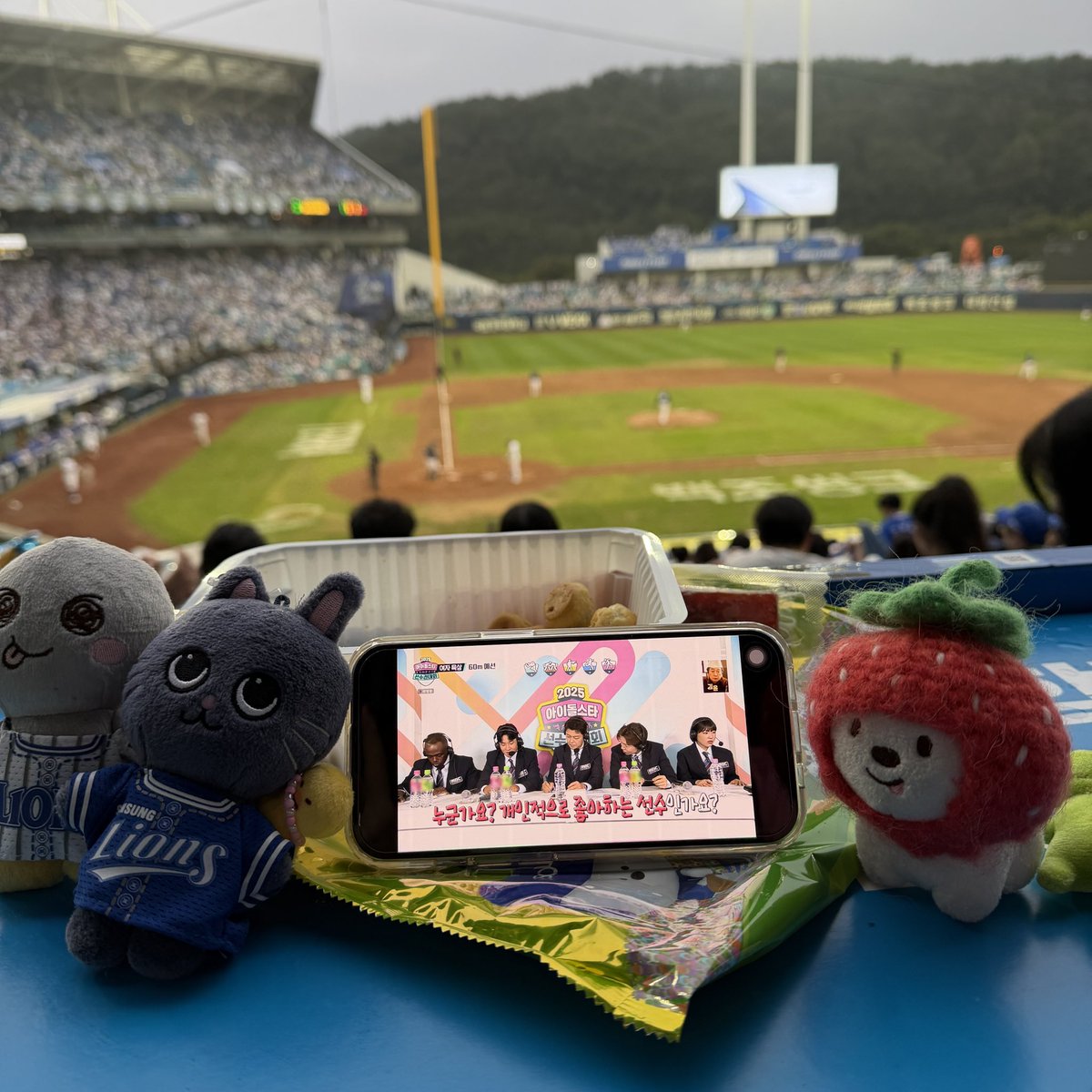 2chan0e's tweet image. #2025아이돌스타_선수권대회
#아육대본방사수
#RIIZE #앤톤 

아, 사격도 잘하면 어쮀
금매달도 어울리면 어쮀
앤톤 싸폴도 나한테 오면 어쮀
지화자. 💃🏻

라이즈 브리즈 뜬다.
사격 금메달 축하해 🥇