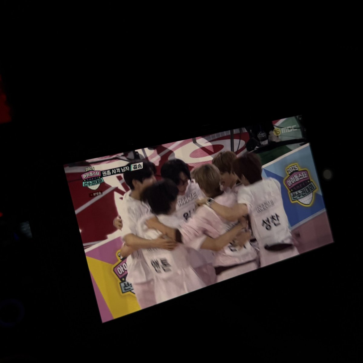 2chan0e's tweet image. #2025아이돌스타_선수권대회
#아육대본방사수
#RIIZE #앤톤 

아, 사격도 잘하면 어쮀
금매달도 어울리면 어쮀
앤톤 싸폴도 나한테 오면 어쮀
지화자. 💃🏻

라이즈 브리즈 뜬다.
사격 금메달 축하해 🥇