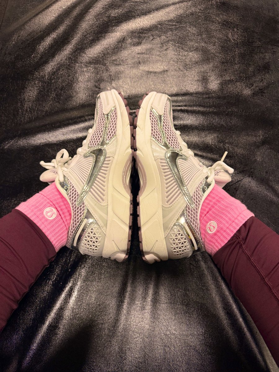 Gave Bryce a bottle at 3am and then gym at 4:30am 😮‍💨 I will definitely fall asleep at work