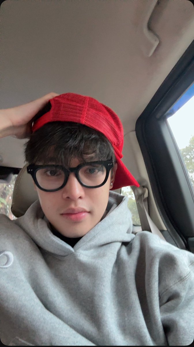 isntfarizz's tweet image. hi