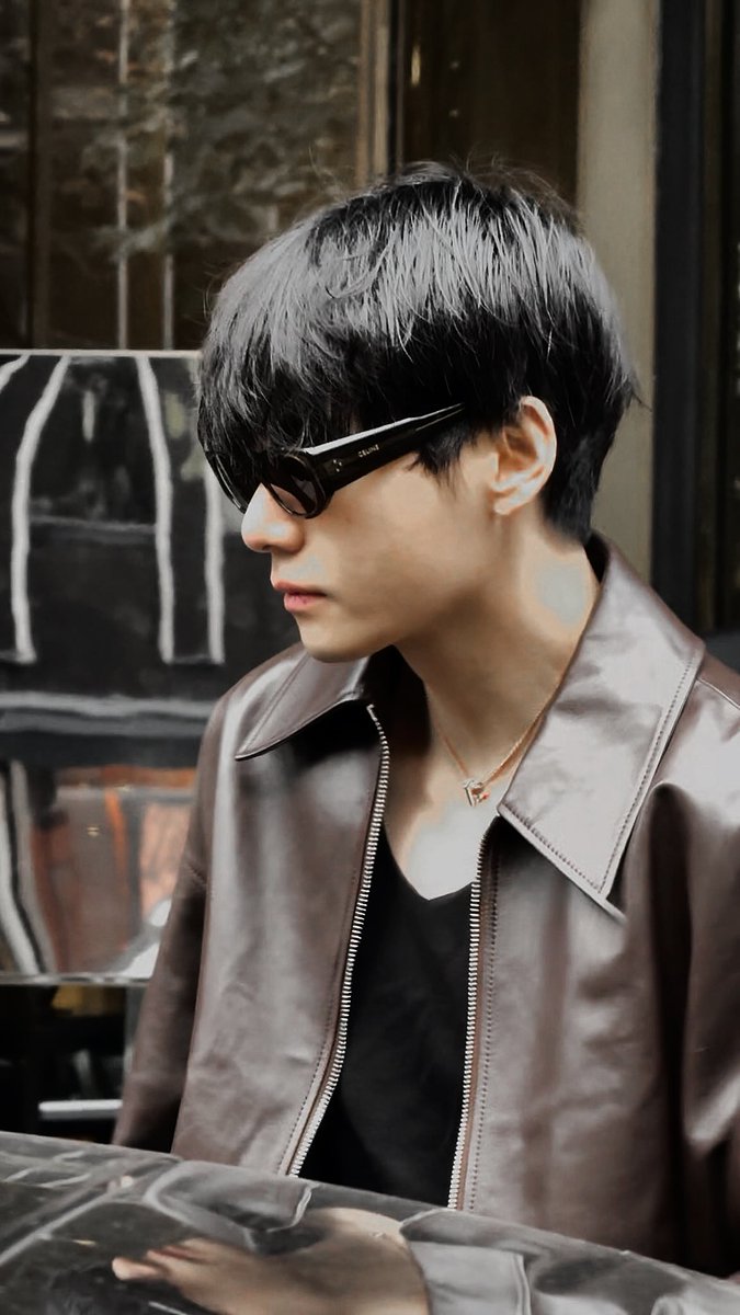 Real life 
V AT CELINE FASHION SHOW 
TAEHYUNG TAEHYUNG 
#VxCelineEte26 #VxCELINEPFW
#TAEHYUNGxCELINE #PFW <a href="/celineofficial/">CELINE</a>