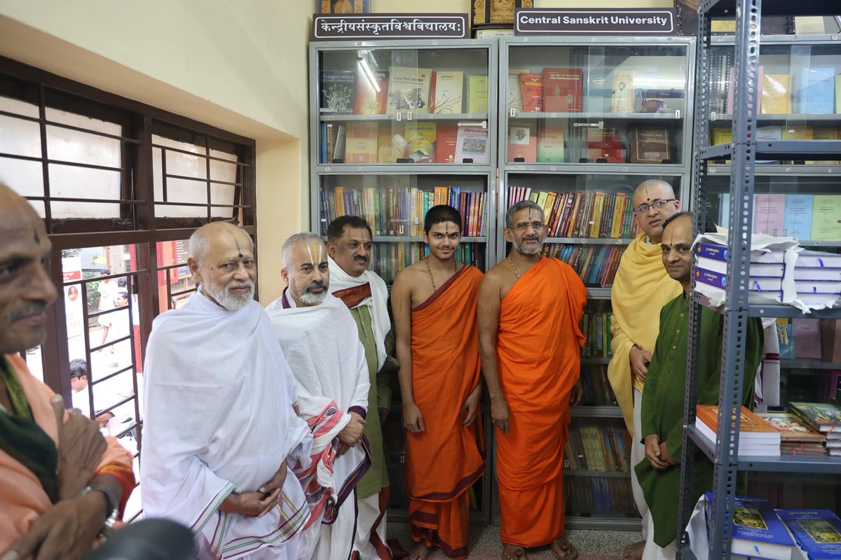 PPSMB's tweet image. Mathrushri Kamalamma Book Shop - named after the Poorvashrama Mother of Sri Sri 1008 Sri Vishvesha Tirtha Swamiji -  has been renovated &amp;amp; expanded with a new reading area.
Inaugurated on Aug 22, 2025 by Sri Sri 1008 Vishvaprasanna &amp;amp; Vedavardhana Tirtha Swamijis.
📞 8546848448