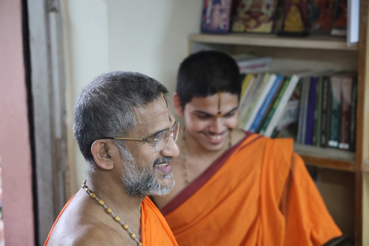 PPSMB's tweet image. Mathrushri Kamalamma Book Shop - named after the Poorvashrama Mother of Sri Sri 1008 Sri Vishvesha Tirtha Swamiji -  has been renovated &amp;amp; expanded with a new reading area.
Inaugurated on Aug 22, 2025 by Sri Sri 1008 Vishvaprasanna &amp;amp; Vedavardhana Tirtha Swamijis.
📞 8546848448