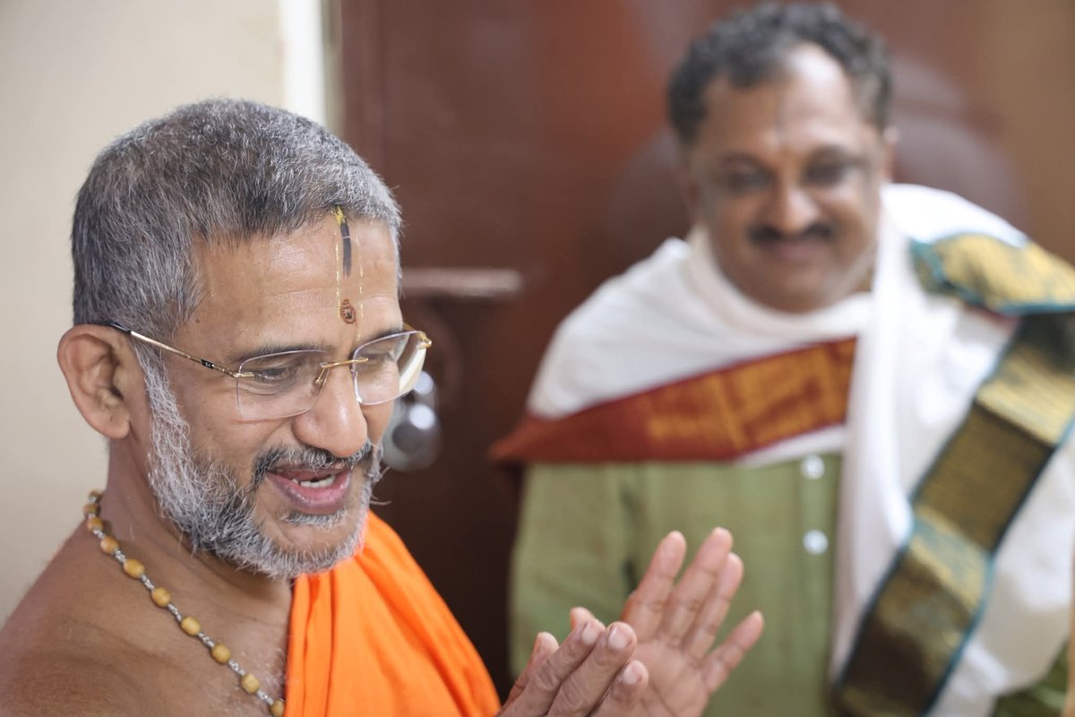 PPSMB's tweet image. Mathrushri Kamalamma Book Shop - named after the Poorvashrama Mother of Sri Sri 1008 Sri Vishvesha Tirtha Swamiji -  has been renovated &amp;amp; expanded with a new reading area.
Inaugurated on Aug 22, 2025 by Sri Sri 1008 Vishvaprasanna &amp;amp; Vedavardhana Tirtha Swamijis.
📞 8546848448