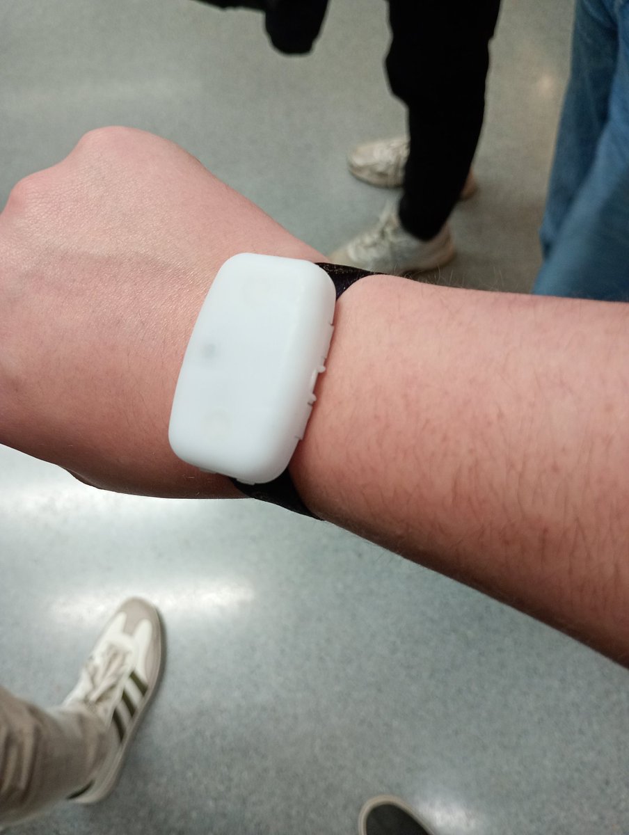 Incrowdible_'s tweet image. On a pas assez parlé des Cosplays &quot;homme politique&quot; à Bercy #FichéS