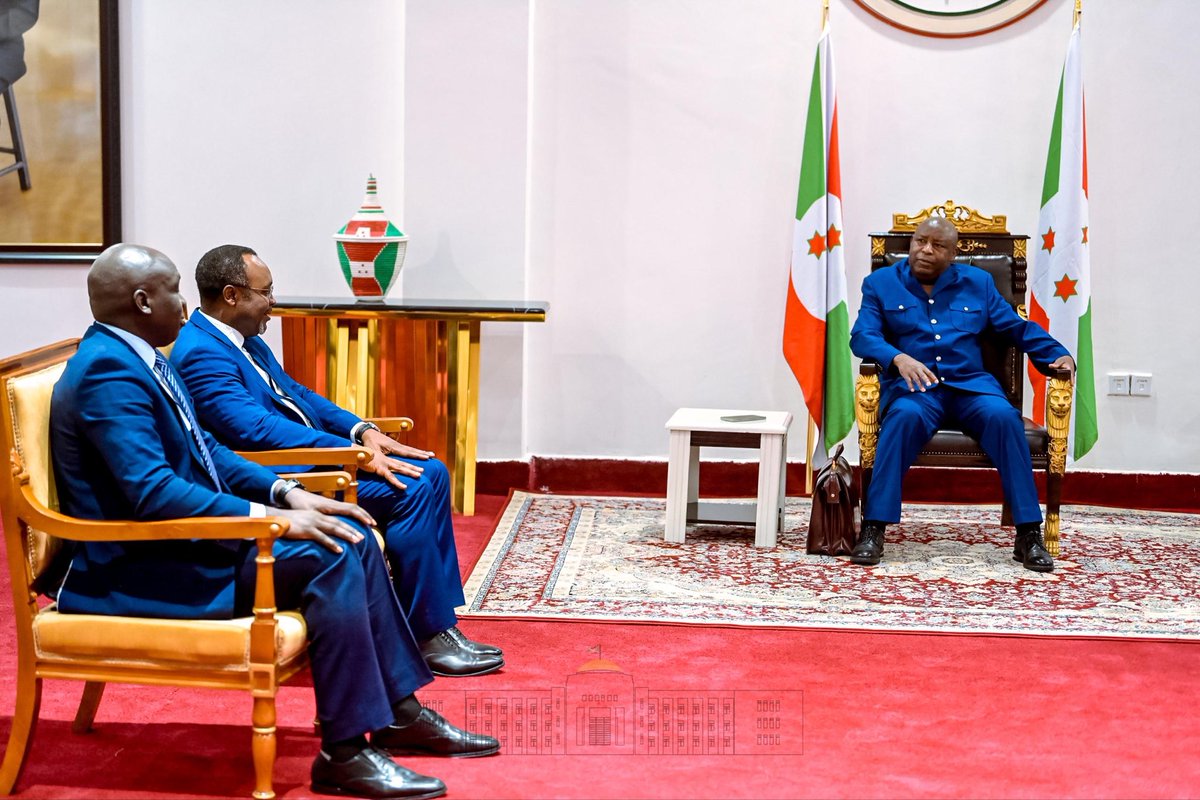 NtareHouse's tweet photo. Le Chef de l’État S.E @GeneralNeva a reçu, ce 6/10 au Palais de Kiriri, M. Albert Zeufack, Directeur des opérations de la @Banquemondiale pour le Burundi, la RDC, l'Angola, le Sao Tomé et Principe, venu  présenter M. Babacar Faye, nouveau Représentant Résident du #GBM au Burundi. https://t.co/nFYHbpcEJh