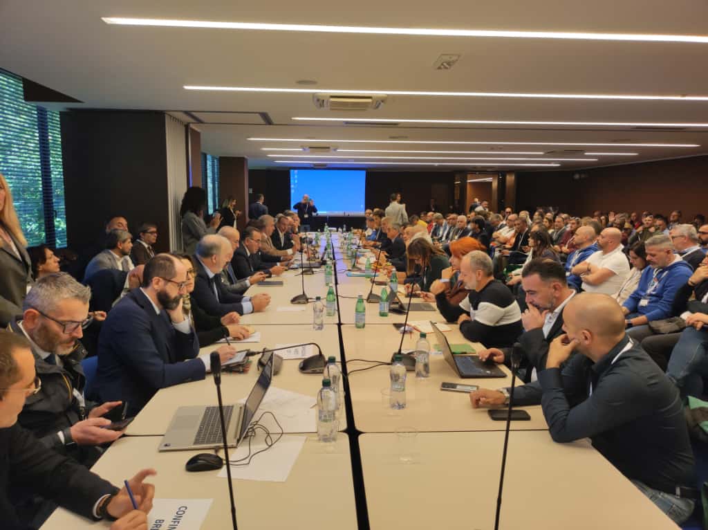 assistal's tweet photo. Oggi in @Confindustria incontro in plenaria tra #ASSISTAL, @Federmeccanica e @FIMCislStampa, @fiomnet, @UilmNazionale, per il rinnovo del #CCNL dei metalmeccanici e dell'installazione di impianti. https://t.co/0EnoTUvIor