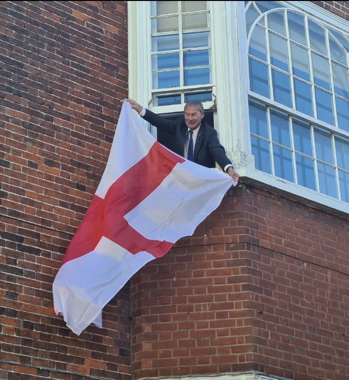 BackupLowe's tweet image. Flying our flag with pride at the Great Yarmouth office!