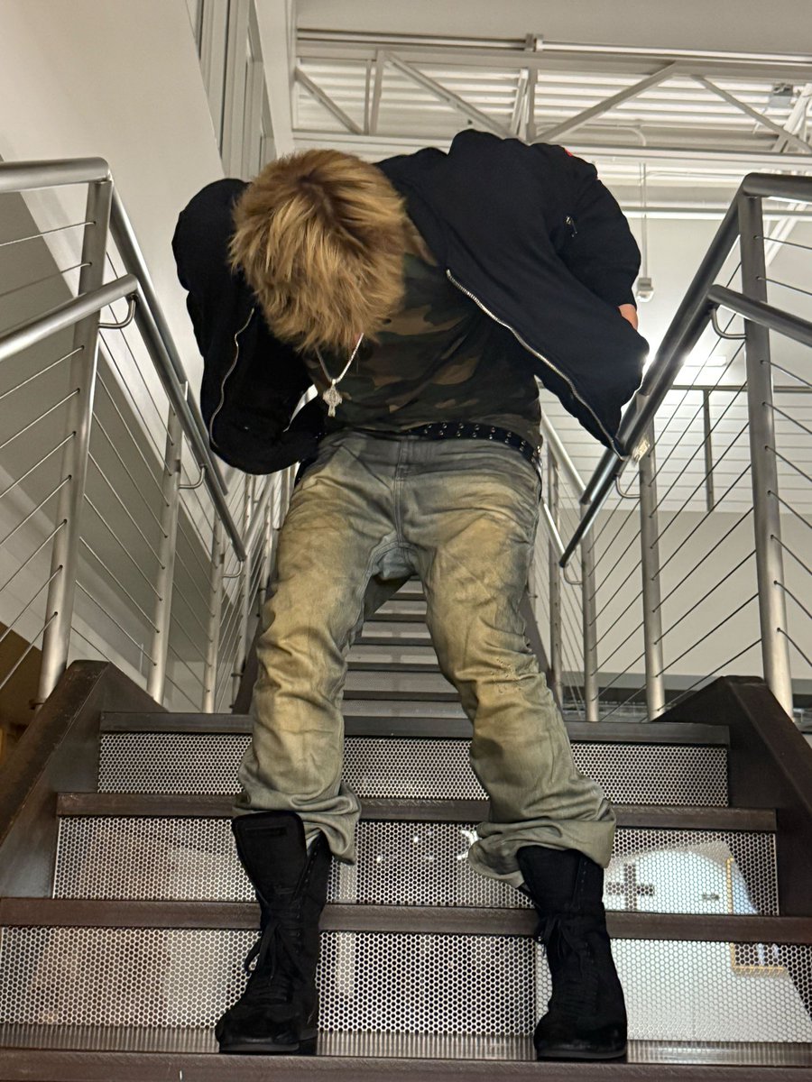 fonisnexkdeep's tweet photo. ตอนเด็ก ๆ กิจกรรมล้านแปด อยู่ใน choir เดินขบวนโอลิมปิก ทำดนตรีด้วยอุปกรณ์ที่คุณพ่อซื้อให้ โตมา(นิดหน่อย😭ยังเร้กมาก) เป็นโปรดิวเซอร์ เป็นหัวหน้าวง เป็นโวคอลิสต์ เป็นแรพเพอร์ เป็นเพอร์ฟอร์เมอร์ แฟชั่นนิสต้าท่านหนึ่ง ฮือ เก่งจัง เท่มากด้วย มาร์ติน เอ็ดเวิร์ดส พัค พัคอูจู🥹 https://t.co/3HypXXk4tq