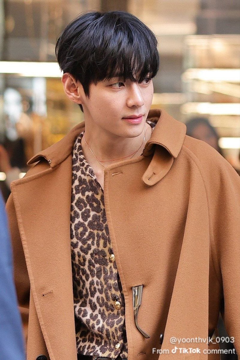 Leaving show
V AT CELINE FASHION SHOW 
TAEHYUNG TAEHYUNG 
#VxCelineEte26 #VxCELINEPFW
#TAEHYUNGxCELINE #PFW <a href="/celineofficial/">CELINE</a>