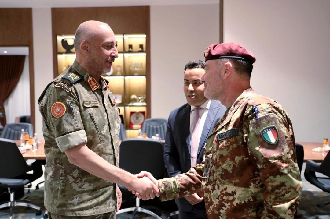 ItalyinLibya's tweet photo. In occasione dell’avvicendamento del Comandante della Missione Italiana di Assistenza e Supporto #MIASIT, l’Amb. 🇮🇹Alberini e il Com. del #COVI Gen. Iannucci hanno incontrato il CaSM🇱🇾 Haddad, per discutere attività formative e cooperazione nel settore della #Difesa. https://t.co/LFj3TZZFB5