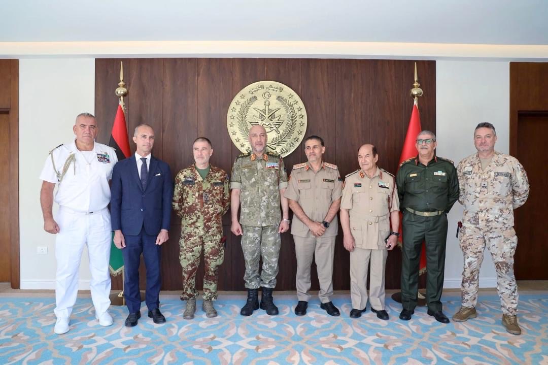ItalyinLibya's tweet photo. In occasione dell’avvicendamento del Comandante della Missione Italiana di Assistenza e Supporto #MIASIT, l’Amb. 🇮🇹Alberini e il Com. del #COVI Gen. Iannucci hanno incontrato il CaSM🇱🇾 Haddad, per discutere attività formative e cooperazione nel settore della #Difesa. https://t.co/LFj3TZZFB5