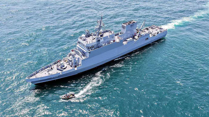 IndiaToday's tweet photo. The #IndianNavy commissioned the #Androth, its second Anti-Submarine Warfare Shallow Water Craft, during a ceremony in Visakhapatnam. The new vessel is expected to enhance India's coastal defense and showcase the country's domestic shipbuilding expertise.
Read more: https://t.co/s7YCXZr38D