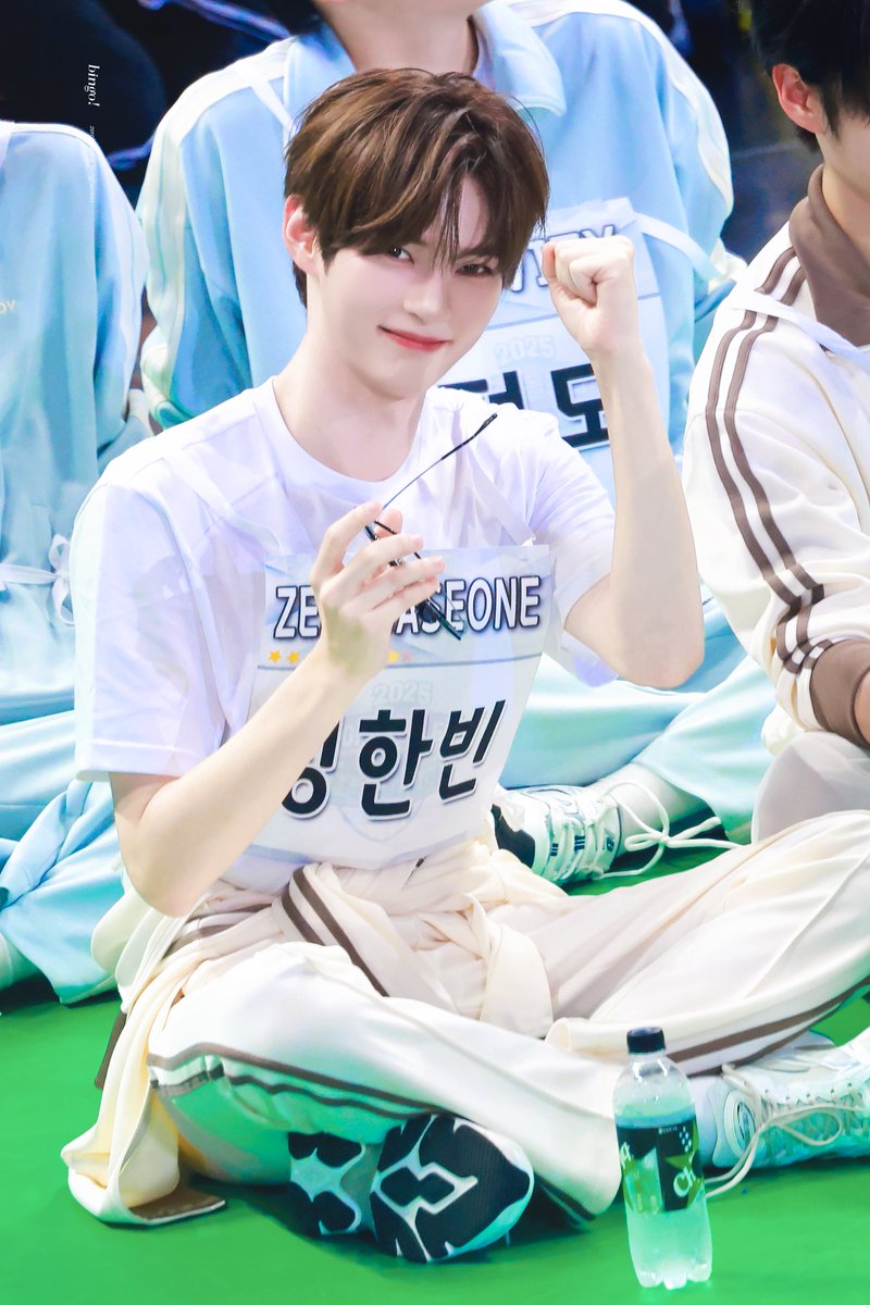 bingo_shb's tweet photo. 250825 🩵🤍

#성한빈 #SUNGHANBIN #ソンハンビン
#ZB1 #ZEROBASEONE #제로베이스원 https://t.co/NfFrdpBeqf