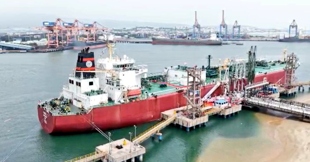 A historic moment for Bharat's maritime might! 🇮🇳 🚢

Privileged to welcome #VLGCShivalik at Visakhapatnam Port, our newest Very Large Gas Carrier (VLGC) under the Indian Tricolour and <a href="/shippingcorp/">Shipping Corporation of India (SCI)</a> ownership, on her maiden voyage to India shores.

VLGC Shivalik symbolises