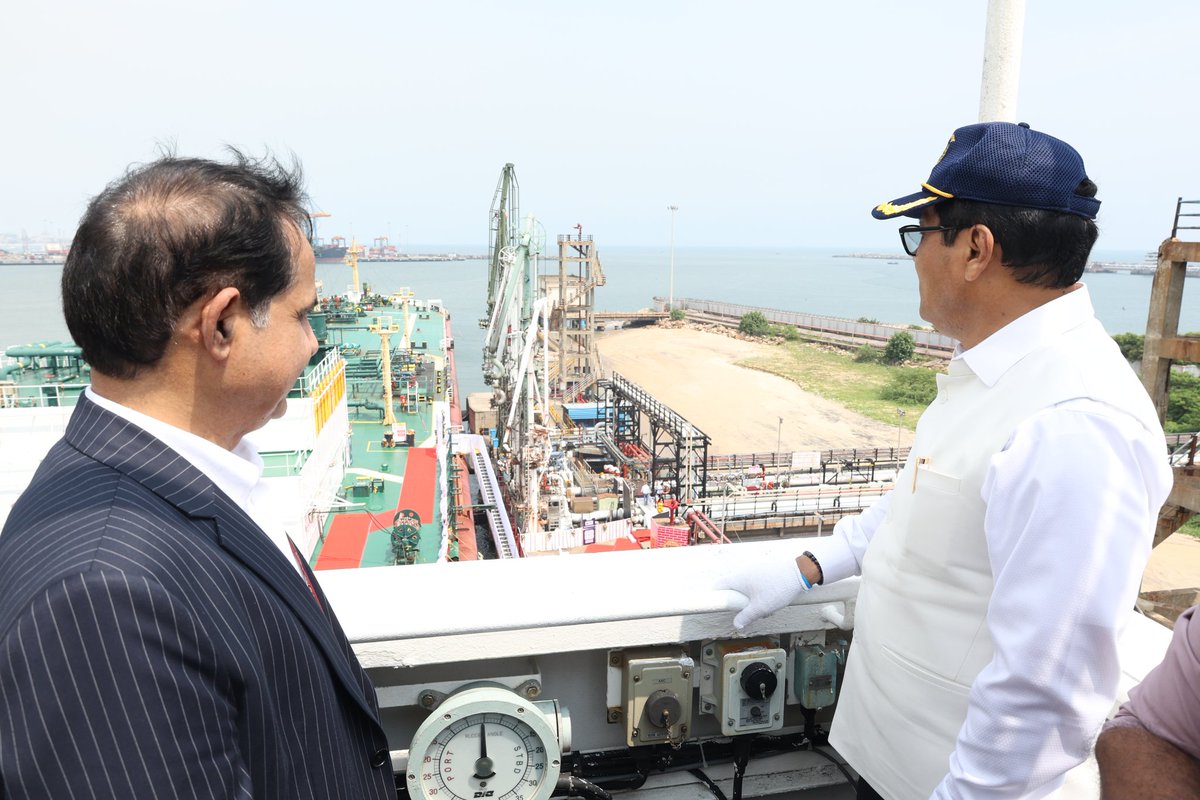 sarbanandsonwal's tweet photo. A historic moment for Bharat's maritime might! 🇮🇳 🚢

Privileged to welcome #VLGCShivalik at Visakhapatnam Port, our newest Very Large Gas Carrier (VLGC) under the Indian Tricolour and @shippingcorp ownership, on her maiden voyage to India shores.

VLGC Shivalik symbolises India's unyielding resolve for self-reliance led by Hon'ble PM Shri @narendramodi Ji's vision. This induction, the second VLGC this year, represents a significant stride in augmenting India's presence in the global gas trade and is a cornerstone for our nation's energy security.  

Under PM Modi ji, India's maritime sector is scripting a new chapter of unprecedented growth. A new design-build-finance-own-repair-recycle era, all under Bharat's flag has been ignited as we chart course for #AatmanirbharBharat and Viksit Bharat. @vptIndia