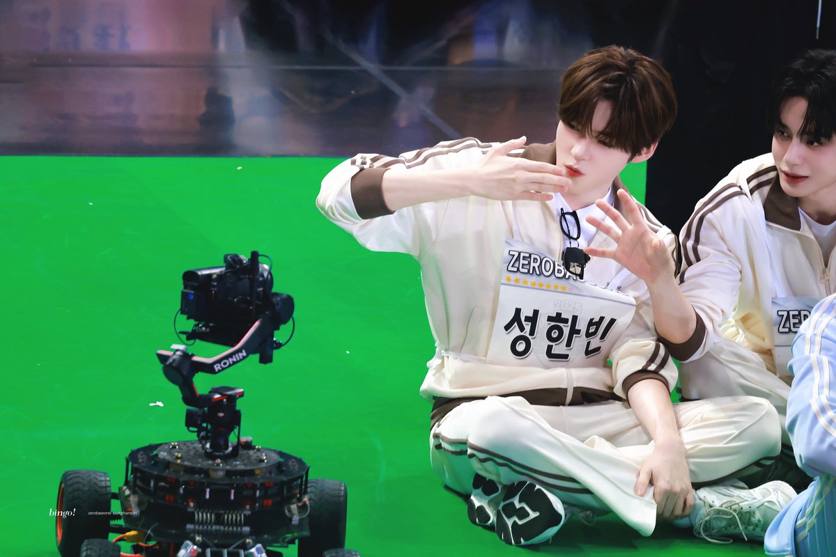 bingo_shb's tweet photo. 250825 😘💕

#성한빈 #SUNGHANBIN #ソンハンビン
#ZB1 #ZEROBASEONE #제로베이스원 https://t.co/qW1EyEo1X5