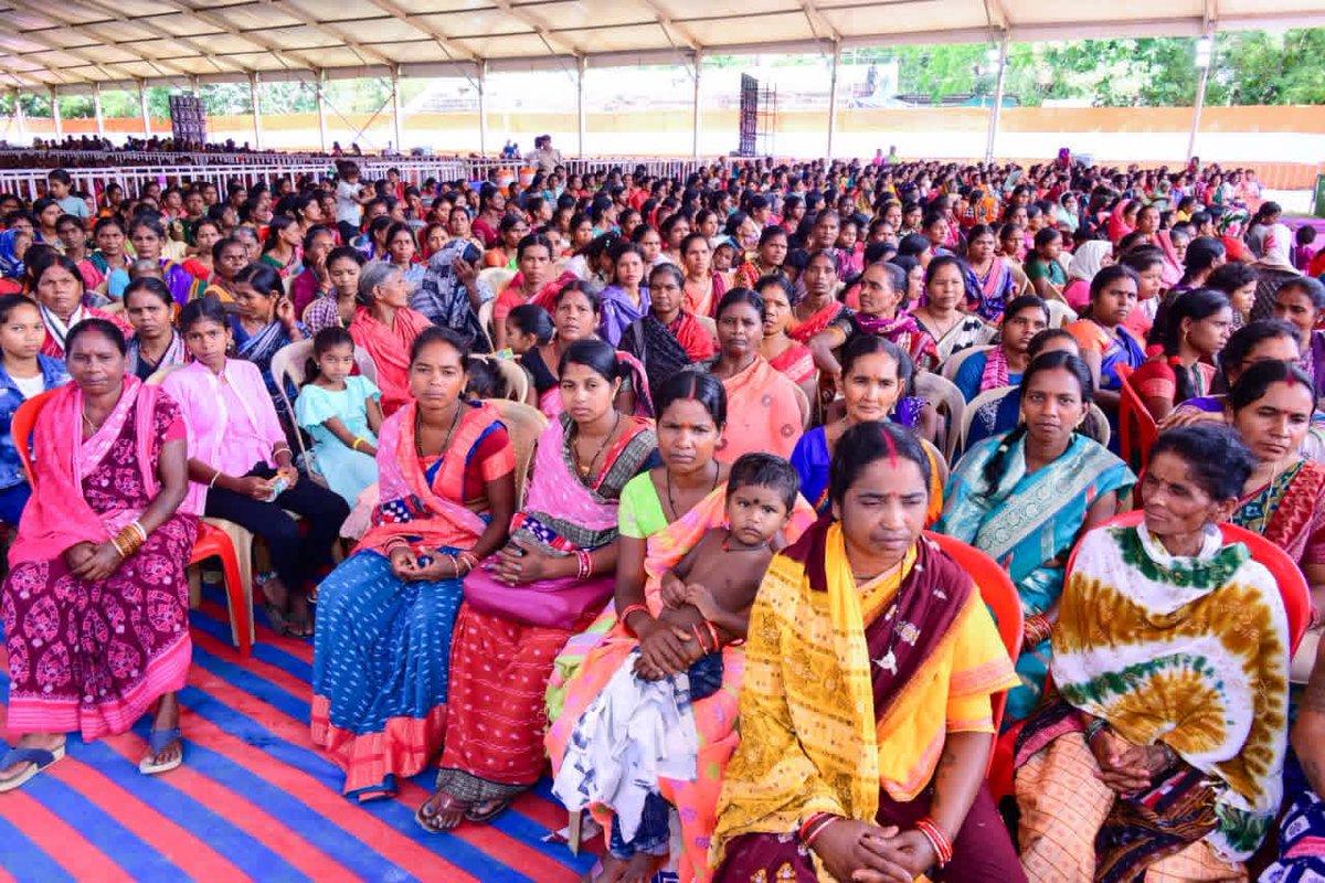 malvikadevibjp's tweet image. ମାନନୀୟ ମୁଖ୍ୟମନ୍ତ୍ରୀ ଶ୍ରୀ @MohanCharanMajhi ଜୀ ଆଜି ନୂଆପଡ଼ାରେ ବିଭିନ୍ନ ବିକାଶ ମୂଳକ ପ୍ରକଳ୍ପର ଶୁଭାରମ୍ଭ କରିଛନ୍ତି । ଏହି ଐତିହାସିକ ମୁହୂର୍ତ୍ତରେ ରେ କୋମନା ଓ ସିନାପାଲି କୁ ବିଜ୍ଞାପିତ ଅଞ୍ଚଳ ପରିଷଦ ଭାବରେ ଓ ଖରିଆର ରୋଡ଼ କୁ ପୌରପାଳିକା ଭାବରେ ଘୋଷଣା କରିଥିବାରୁ ମାନ୍ୟବର ମୁଖ୍ୟମନ୍ତ୍ରୀ  ଙ୍କୁ ବହୁତ ବହୁତ ଧନ୍ୟବାଦ ।