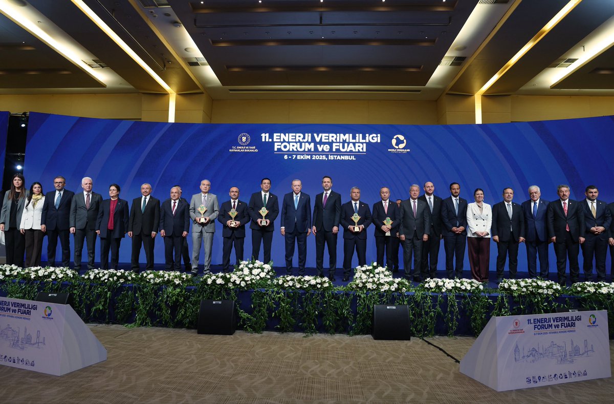 “Enerjide tam bağımsız Türkiye hedefimize ulaşana kadar durmadan, dinlenmeden koşturacağız” tccb.gov.tr/haberler/410/1…