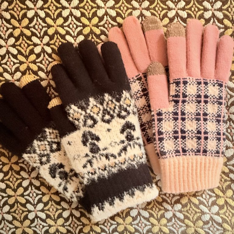 Joecoolukltd's tweet photo. Vintage style gloves and mitts bring a warm glow to winter collections. Our gloves and mittens offer an interesting choice of retro pattern and cool design detail. The vibe is nostalgic, but gloves feature an essential ‘touch-screen’ thumb and fingertip.
https://t.co/rrVEuY3DQL https://t.co/ajRKODUx1D