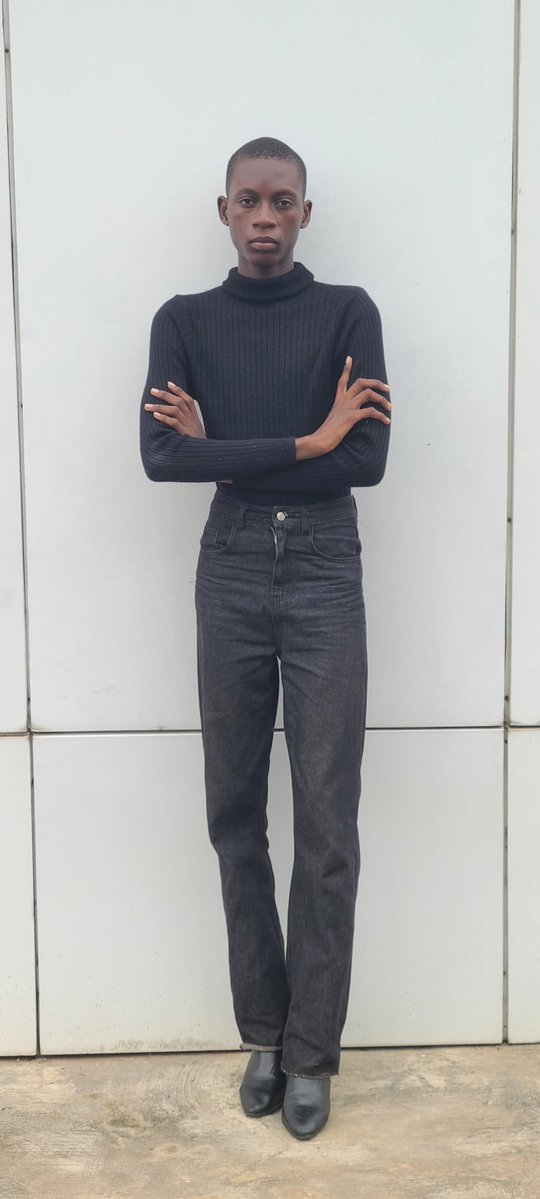 adedamolaarhh's tweet image. I&apos;m 6ft boss🥹