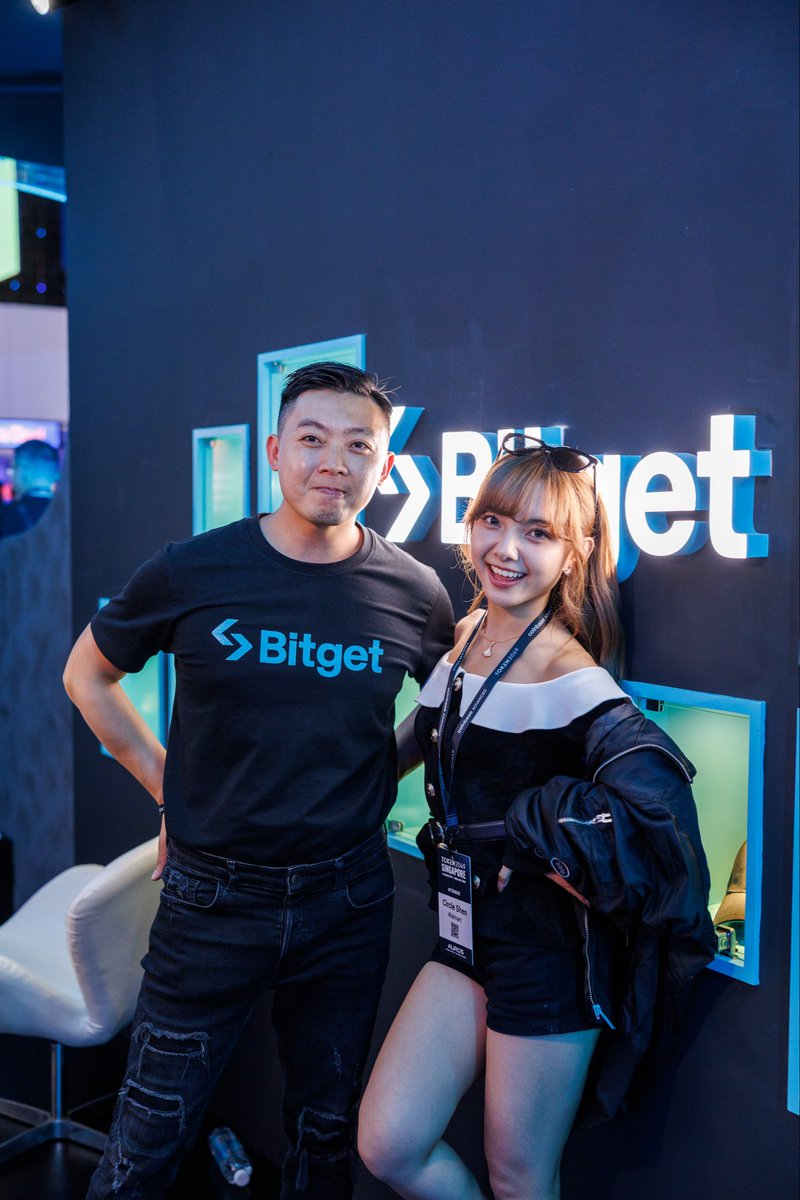 xiejiayinBitget's tweet image. 95 和 05（近）后的差距一目了然，感谢可爱的圆圆 @shen_xingyuan 来我们的展位做了半天志愿者。圆圆精通英文，表达能力超强、很自信很开朗，效率超高！当然了，目前已拿到圆圆的简历，如果匹配一定邀请她加入Bitget。
Anyway,…