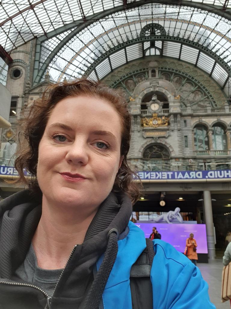 MaritvanDijk77's tweet image. Obligatory selfie @ Antwerp Centraal #Devoxx