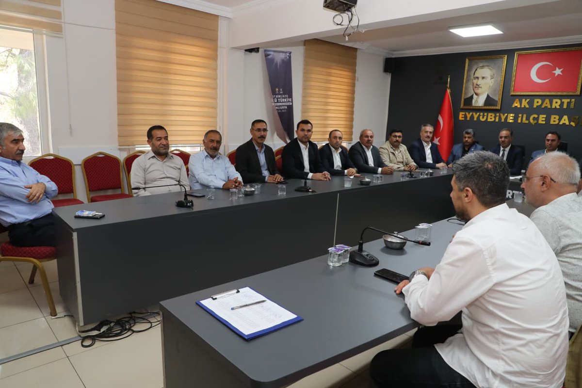 Belediye Başkanımız Sn. Mehmet Kuş ve Belediye Meclis üyelerimizin katılımıyla #Ak #Parti Eyyübiye İlçe Başkanlığımızda Ekim Ayı Meclis Grup toplantımızı gerçekleştirdik. 

Alınan kararların #Eyyübiyemize hayırlar getirmesini diliyorum.
