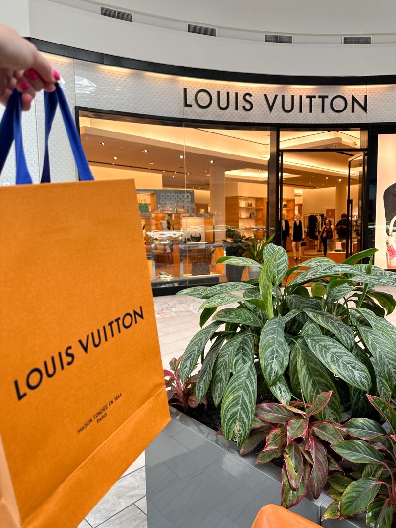 Julienikos22's tweet photo. Weekend shopping 🛍️🛒😀 https://t.co/PvhIqWdj3N
