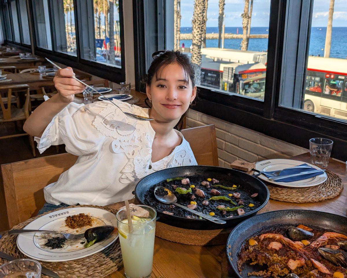 ANOTHERSKY_NTV's tweet image. #新木優子 さんが向かったのは、
過去写真集の撮影で訪れたスペイン料理店🥘
当時食べたパエリアとイカ墨パエリアを堪能!
このお店では「自分にそっくりな店員さんがいた!」という思い出話も💞
#ANOTHERSKY #アナザースカイ #Pixelで撮影 #バルセロナ