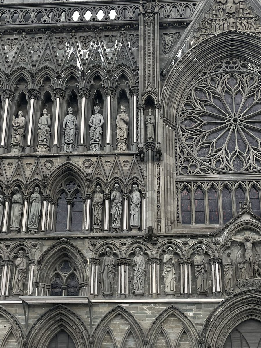 цей храм аж воскресив в мені шось