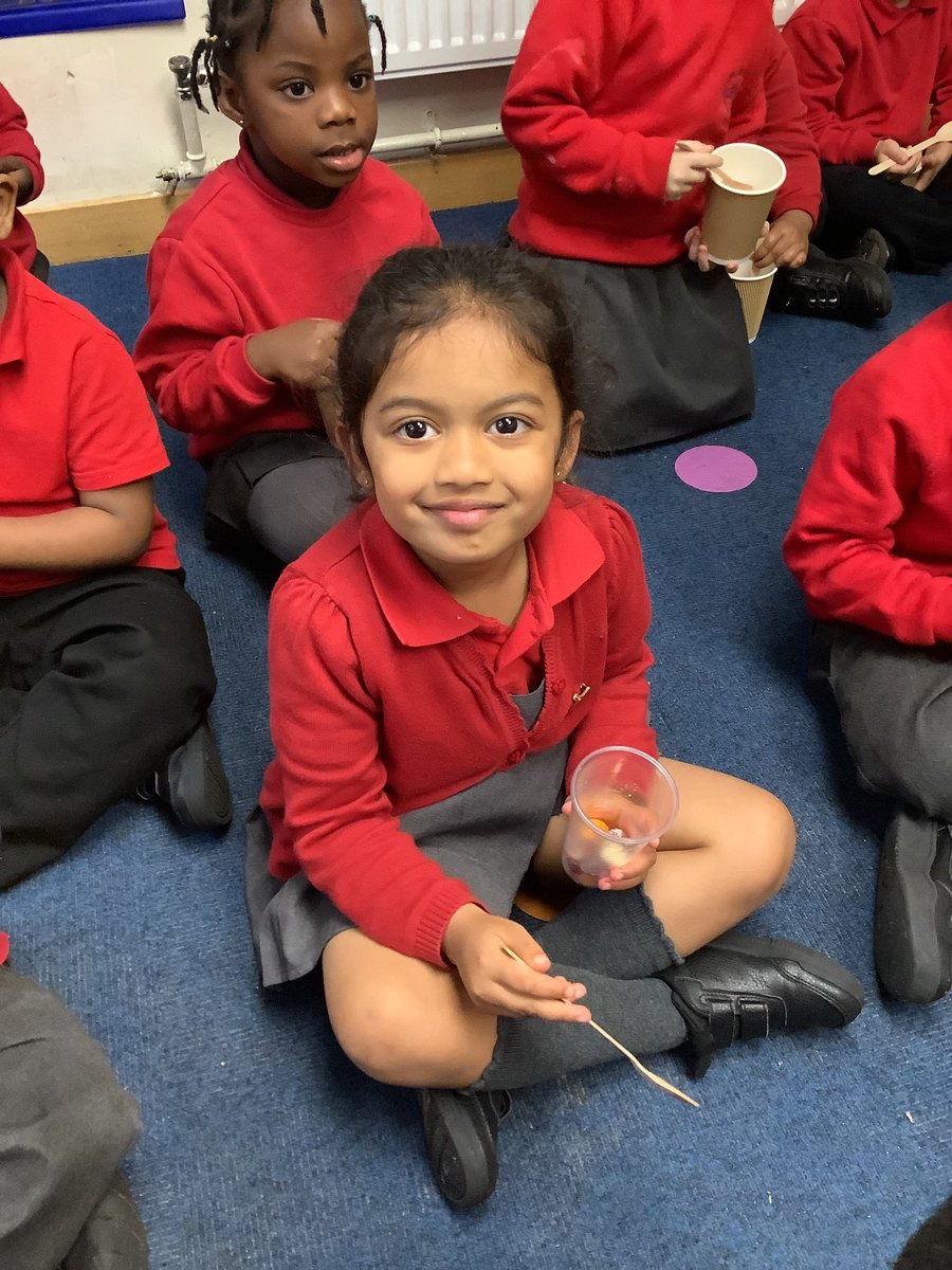 stwilfshulme's tweet image. Reception made a fruit salad on Friday. It was part of their learning about being healthy. They read Oliver's Fruit Salad and then made their own. The class loved it! @RCSalfordEd