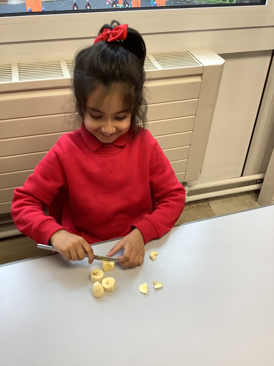 stwilfshulme's tweet image. Reception made a fruit salad on Friday. It was part of their learning about being healthy. They read Oliver's Fruit Salad and then made their own. The class loved it! @RCSalfordEd
