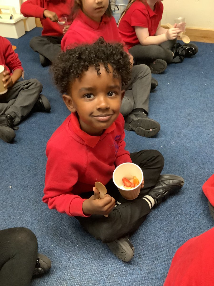 stwilfshulme's tweet image. Reception made a fruit salad on Friday. It was part of their learning about being healthy. They read Oliver's Fruit Salad and then made their own. The class loved it! @RCSalfordEd