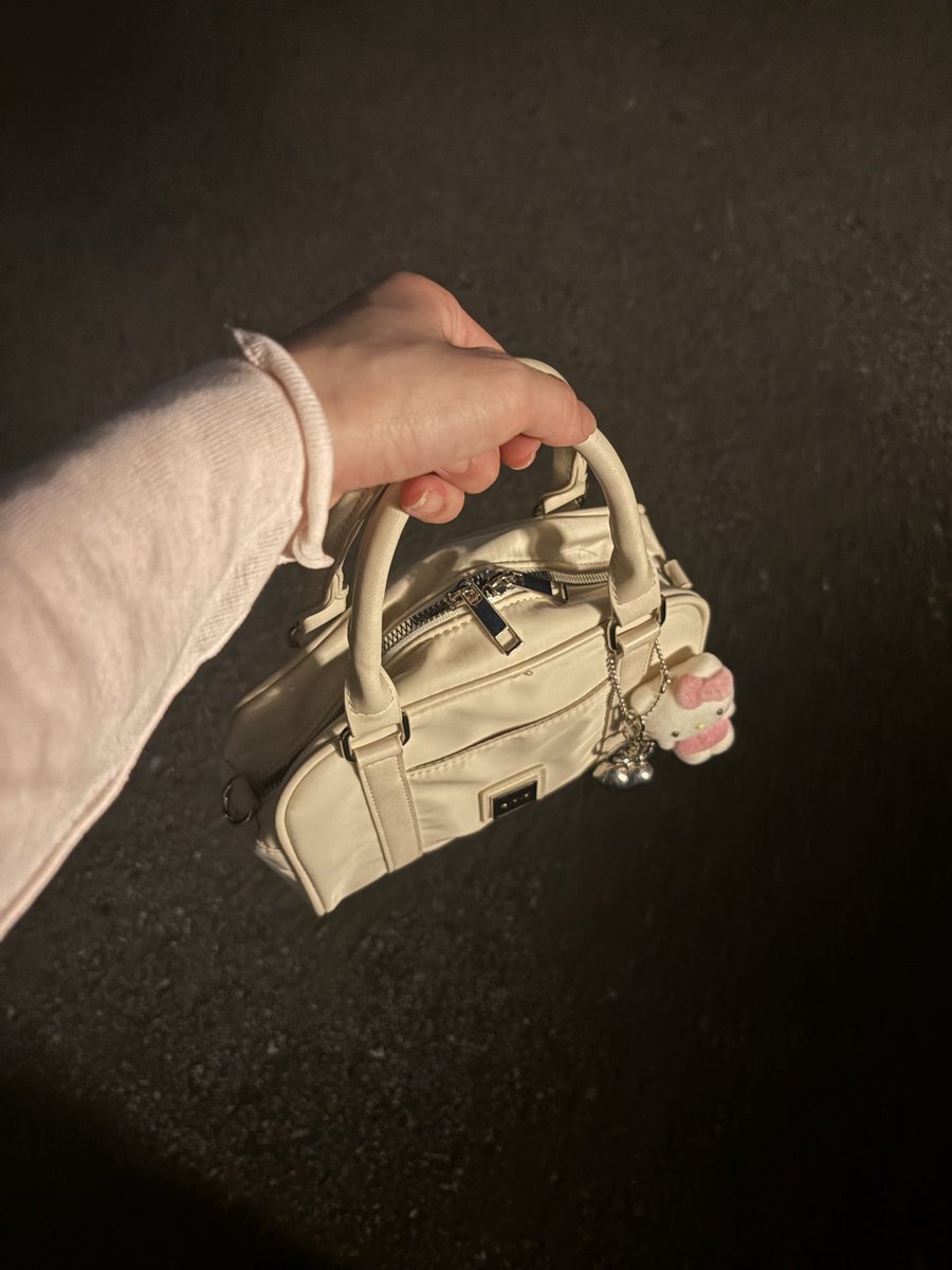 今日のわたしぃ
行きたいカフェもあるのに1人で行けないから出かけられてないし、好きな洋服も楽しめてないこの頃