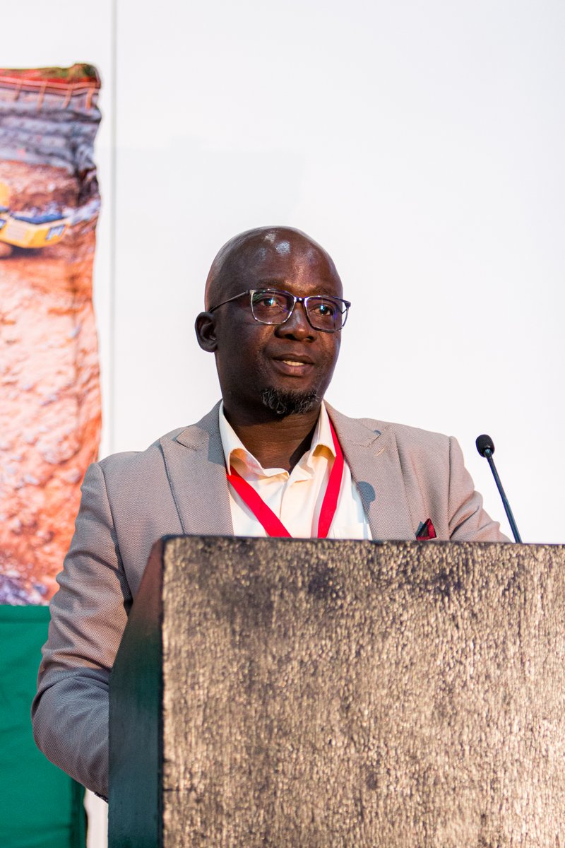 ACMsummit's tweet photo. 'Resource-rich but powerless.’
Fortune Mlalazi calls for African strategies on mineral sovereignty at the 3rd Annual African Critical Minerals Summit. Time for Africa to own its minerals &amp; its future. 🌍
#ACMS #CriticalMinerals #AfricaOwnsIt #MineralSovereignty #AfricanFuture https://t.co/5v7KyGYTGl