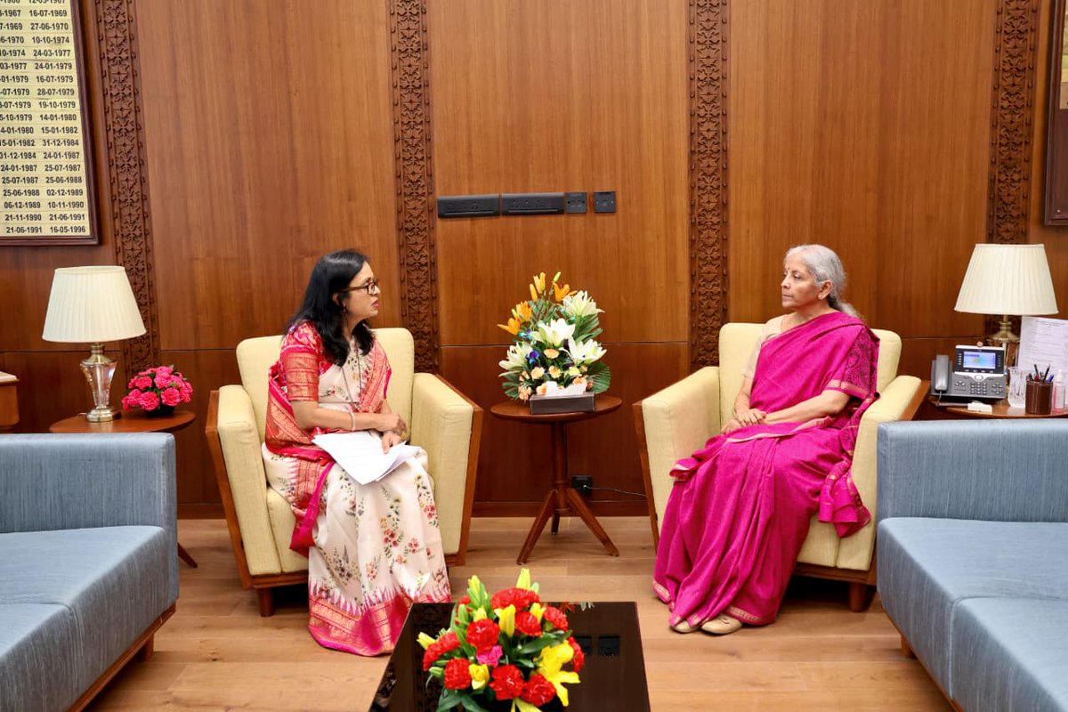 Dr. Vidya Yeravdekar (<a href="/vidya_symbiosis/">Dr. Vidya Yeravdekar</a>), Pro Chancellor - <a href="/symbiosistweets/">Symbiosis International (Deemed University)</a>, calls on Smt <a href="/nsitharaman/">Nirmala Sitharaman</a>.