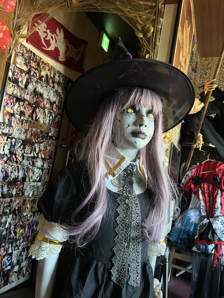 horrorbar's tweet photo. 福岡県(大牟田市)のホラーバーは今宵も怪店death!
看板娘2人 ハロウィン衣装に衣替え
#Horrorbar
#ホラーバー
#omuta
#大牟田
#fukuoka
#福岡
#japan
#日本
#映画好き
#存分にホラー映画を語れるBAR https://t.co/IoVJkZtpUm
