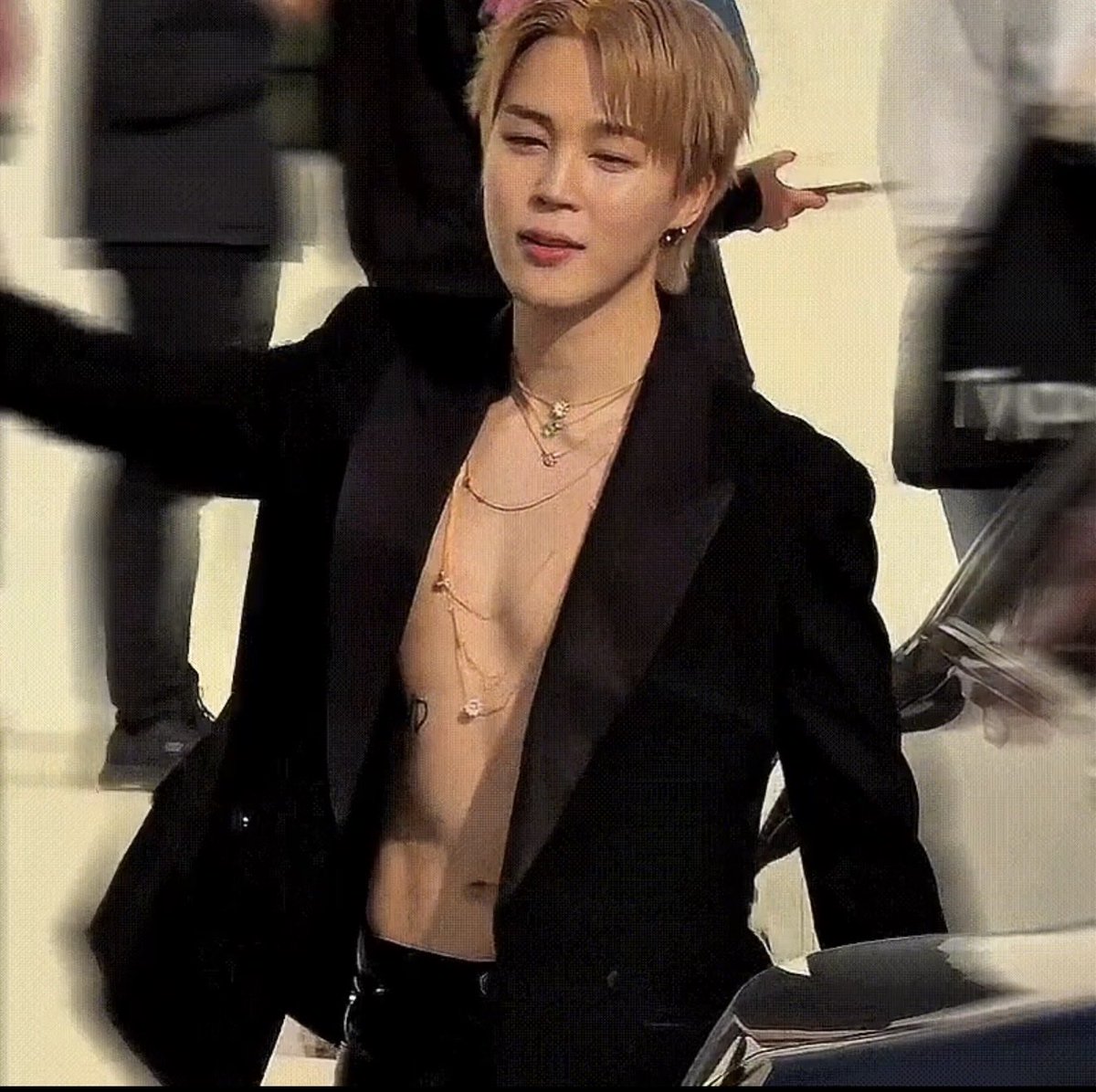 jimin_chartsph's tweet image. Keep using the hashtags please. 

JIMIN AT PARIS FASHION WEEK
DIOR GLOBAL AMBASSADOR JIMIN
#JiminxDior #DiorSS26 #PFW @Dior