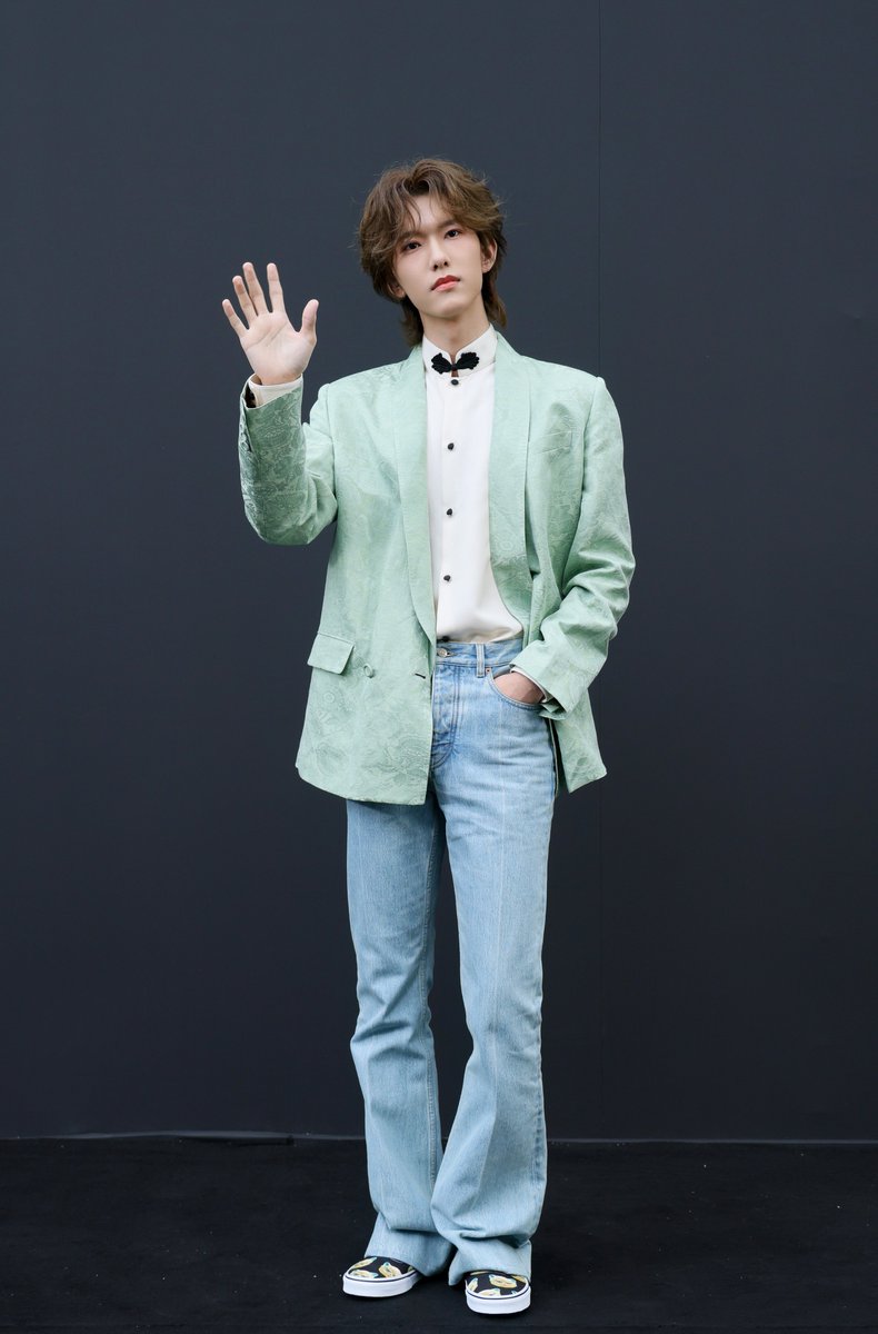 mintmag_th's tweet photo. ติ๊กถูกทุกข้อ! ส่งภาพแขกสำคัญของแฟชั่นโชว์ Valentino Spring-Summer 2026 “Fireflies” ที่จัดขึ้นเมื่อคืนที่ผ่านมาอย่าง #SongZuer #MaBoquan #SunLi ณ ปารีสแฟชั่���วีค บอกเลยว่าลุคฟร้อนท์โรว์ของแต่ละคนคือเต็มสิบ 💚 

#马柏全 #SongZuerxValentino #SONGZUERxValentinoSS26 
#ValentinoFireflies #ValentinoSpring26 #LeMétaThéâtreDesIntimités #ValentinoGaravani #DeVainBag #PantheaBag 
#MintNews