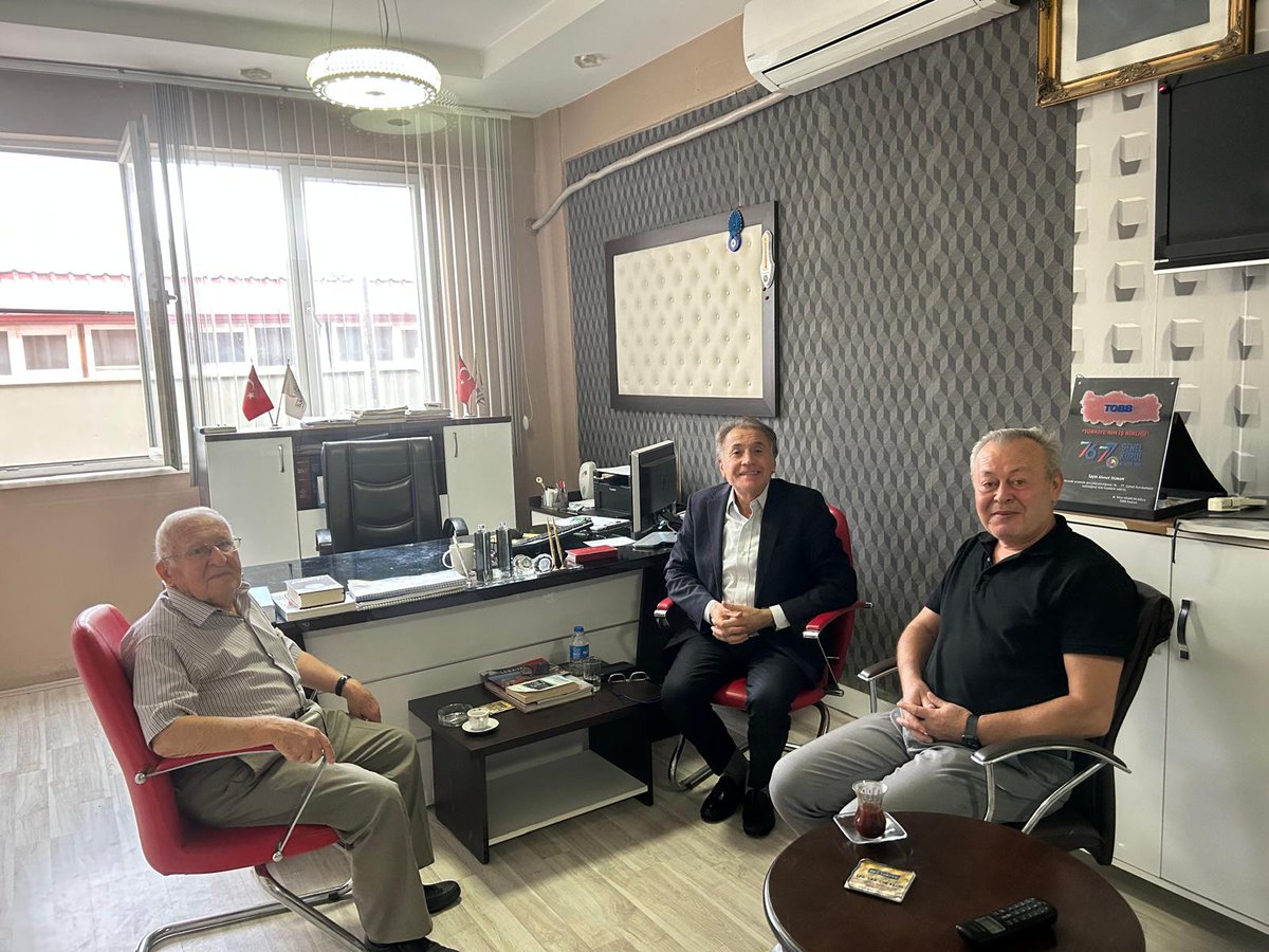 İlçemizin sevilen iş adamlarından Oktay MERSİN Odamıza ziyarette bulunmuştur. Odamız olarak yaptırmış olduğumuz Anaokulumuzun öğrencileri için daha iyi duruma getirilmesi hakkında istişarede bulunuldu.