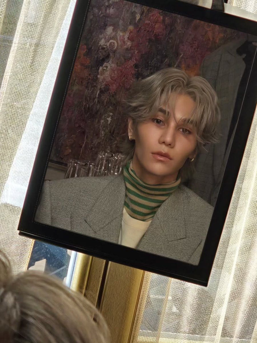 moonletss's tweet image. กระจกยังสะท้อนความหล่อของพี่เจฟได้ไม่หมดเลย 😭😭😭

#ValentinoSS26xJeffSatur
#VALENTINOGARAVANI
#JeffSatur @jeffsatur