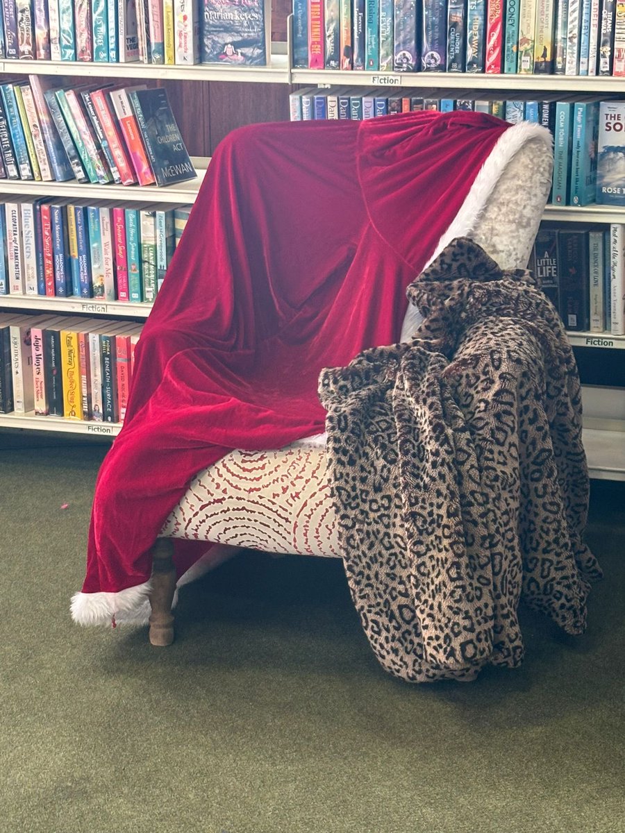 CharltonLib's tweet image. We had a fantastic #FunPalaces weekend at #CharltonLibrary with drama 🎭 workshops with @toldbyanidiot93 + autumn crafts 🍂 and colouring throughout the day! Thank you all for coming, we can’t wait for the next one! 📚 #LoveYourLibrary