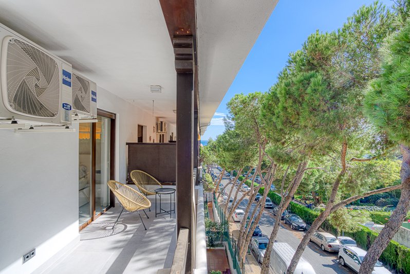 EXCLUSIVE LISTING

Three Bedroom South Facing Duplex Penthouse with Sea Views, located in the community Pinos de Nagüeles, Marbella Golden Mile.

Ref: 5610MLPH
Price: 790.000€

marbellaliving.com/penthouse-for-…

#pinosdenagüeles #Marbellagoldenmile #apartment #forsale #sevende #Marbella