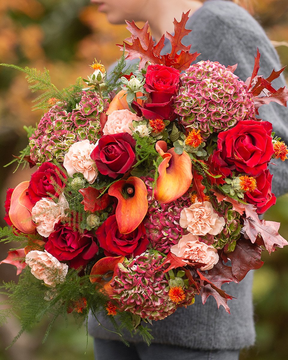 Our Butternut Squash bouquet is a feast for the eyes! With bold texture and deep tones, this bouquet provides instant atmosphere - perfect for Halloween hosting with soul❤️
Shop The #Autumn Edit: bit.ly/3Qg3XQd